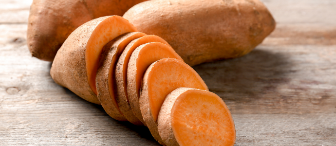 duerfen-hunde-suesskartoffeln-essen